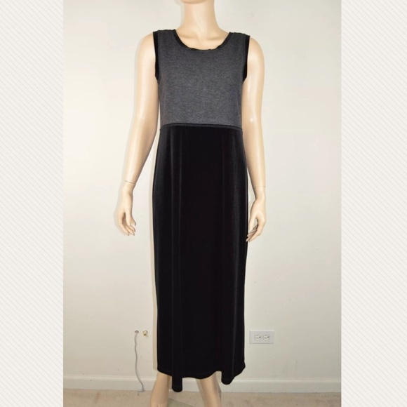 Carol Anderson Dresses & Skirts - Carol Anderson Petites Chest 17'' Velvet Dress